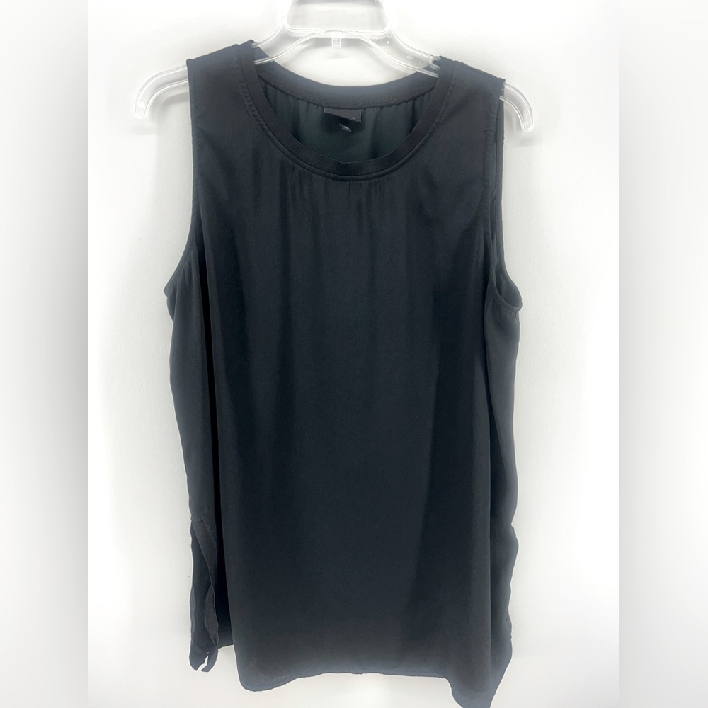 Who What Wear Black Sleeveless Top has slot on each side size XL